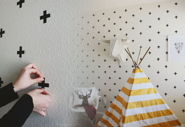 23-DIY-Washi-Tape-Pattern-Wall-Art